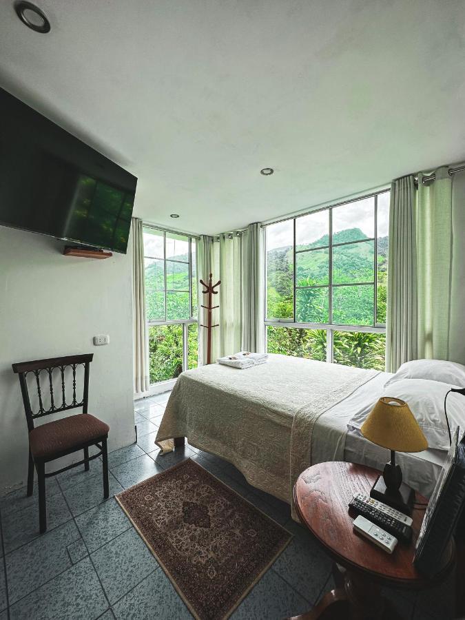 Albergue Turistico Gstir Pozuzo Esterno foto